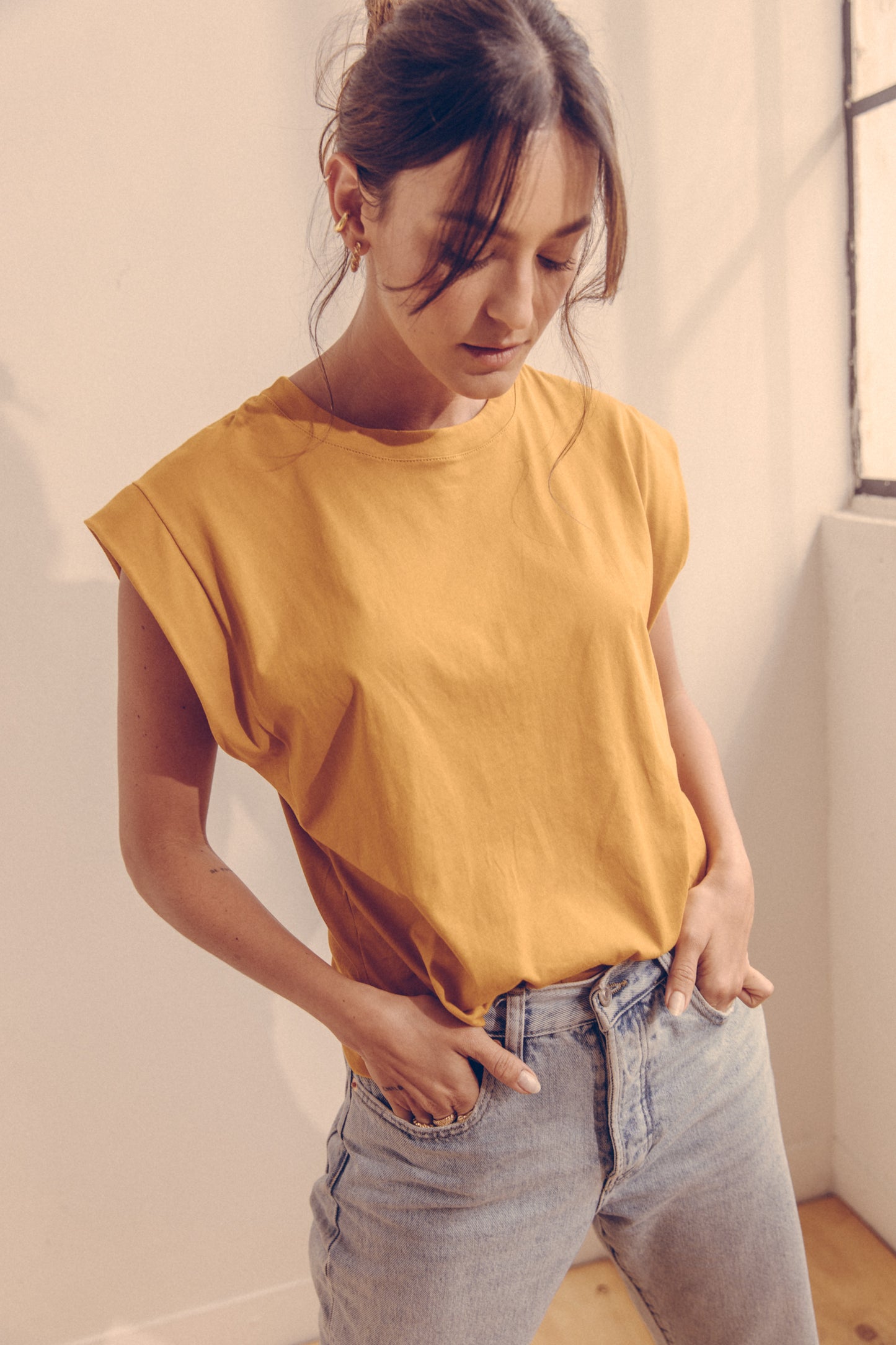 Camiseta Frida Mostaza